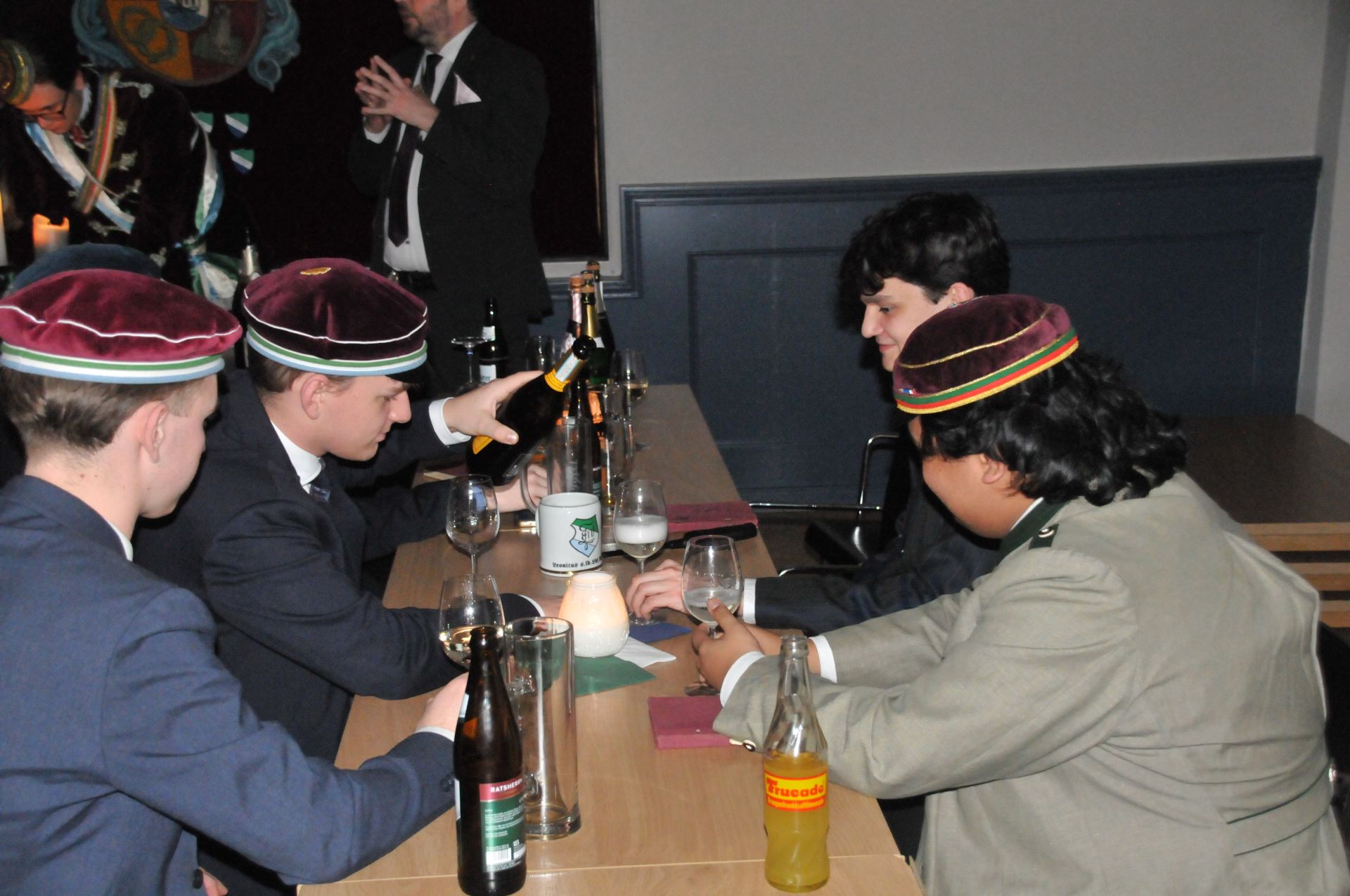 Antrittskneipe \\"Champus & Sekt\\"